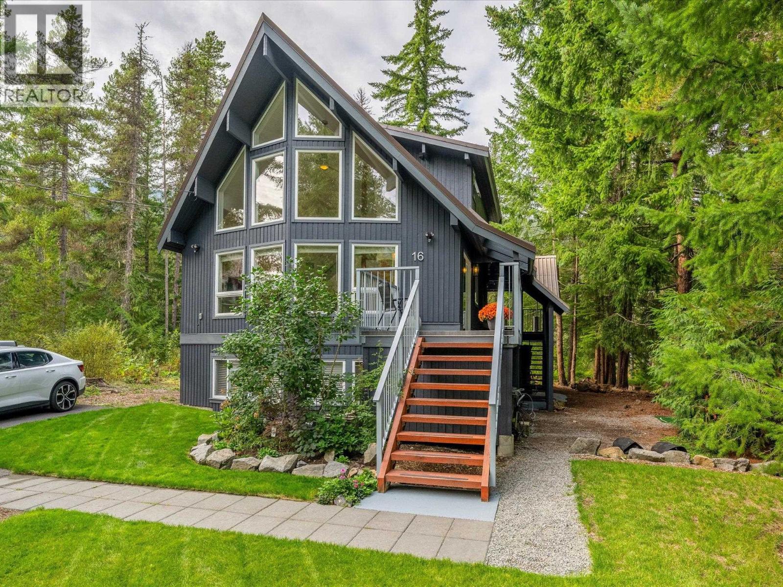 16 GARIBALDI DRIVE, Whistler