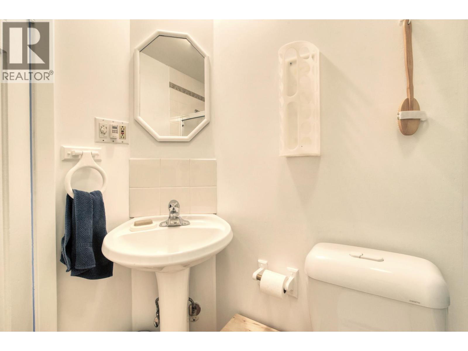 1664 GOWER POINT ROAD, Gibsons