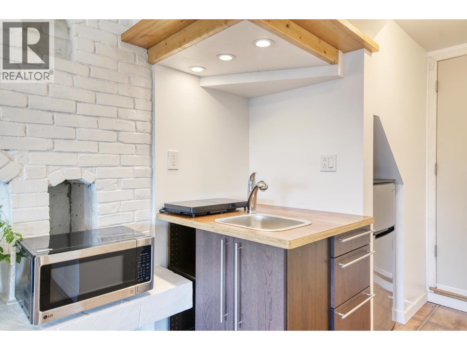 1664 GOWER POINT ROAD, Gibsons