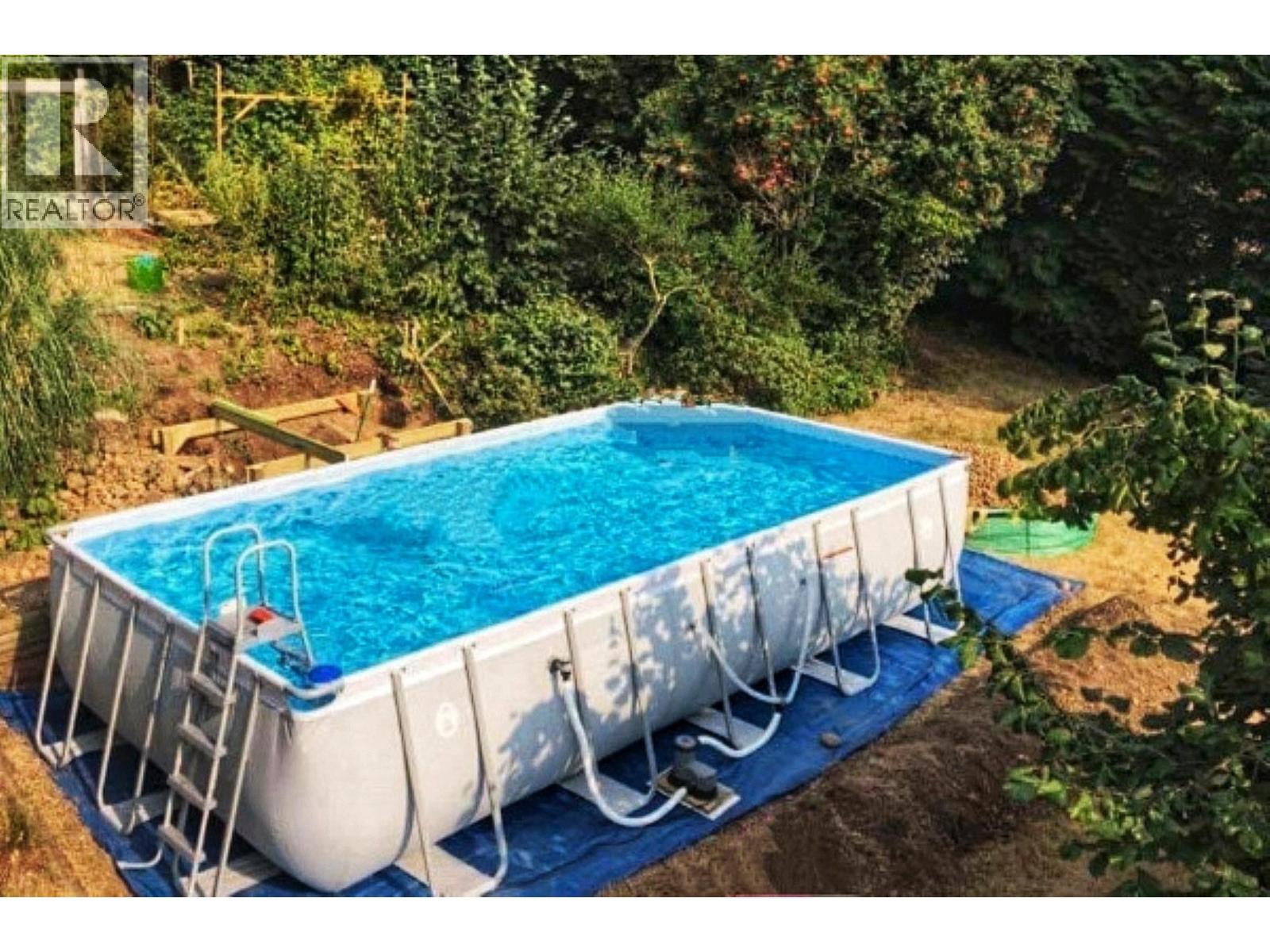 1664 GOWER POINT ROAD, Gibsons