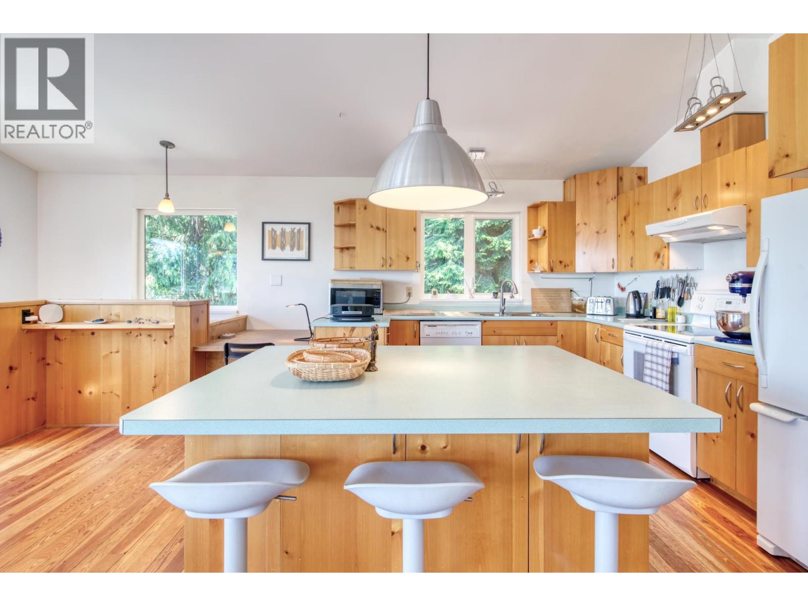 1664 GOWER POINT ROAD, Gibsons