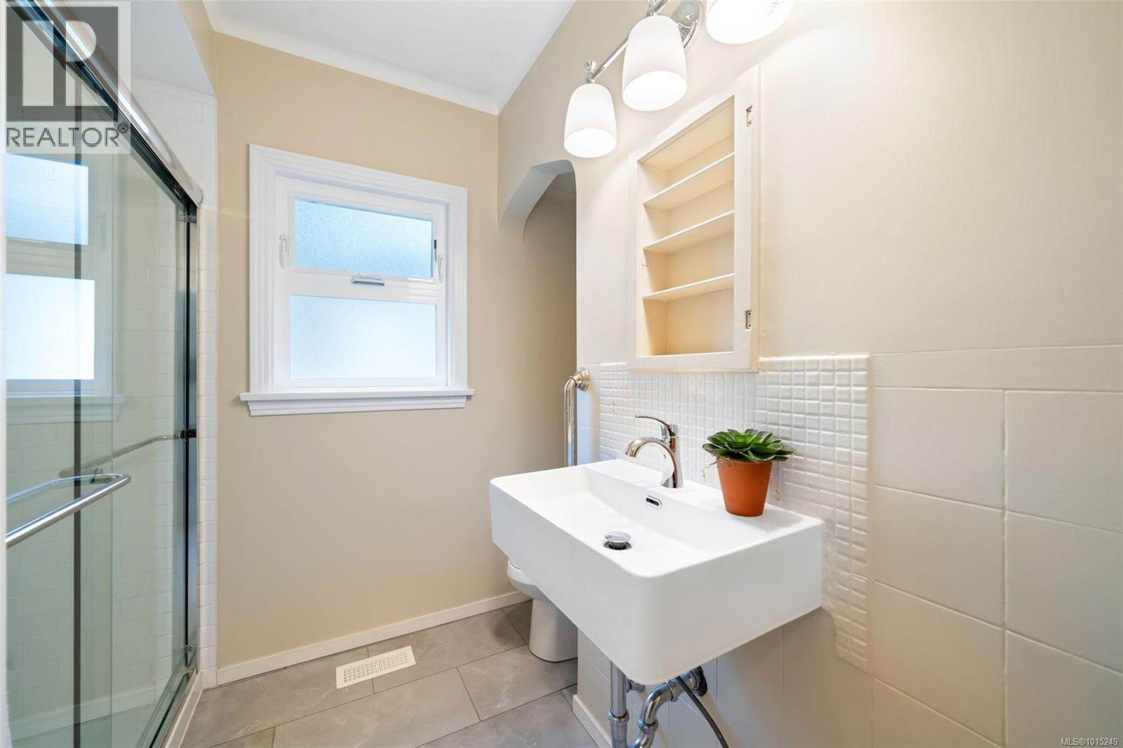 1075 Burnside Rd W, Saanich