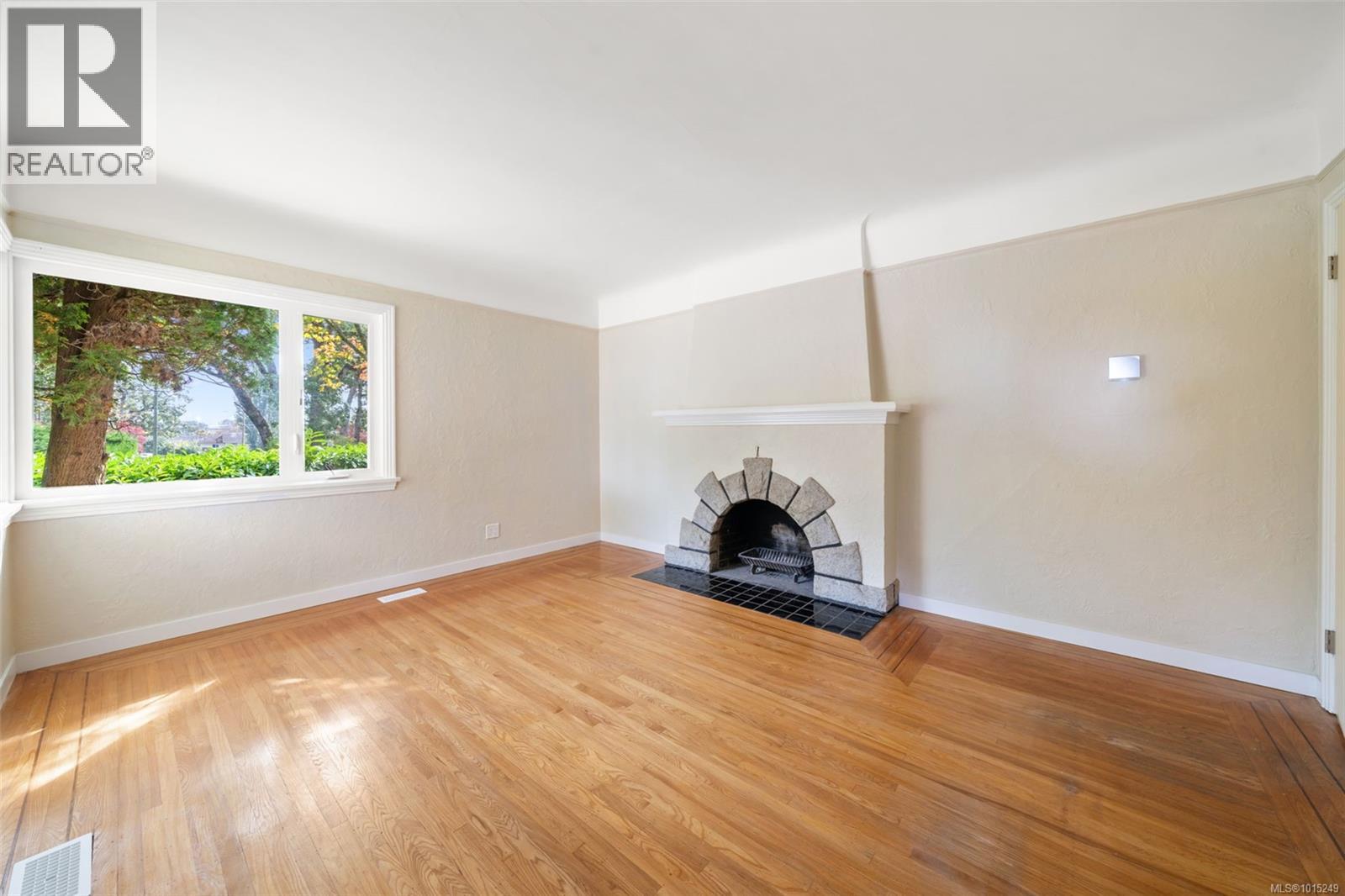 1075 Burnside Rd W, Saanich