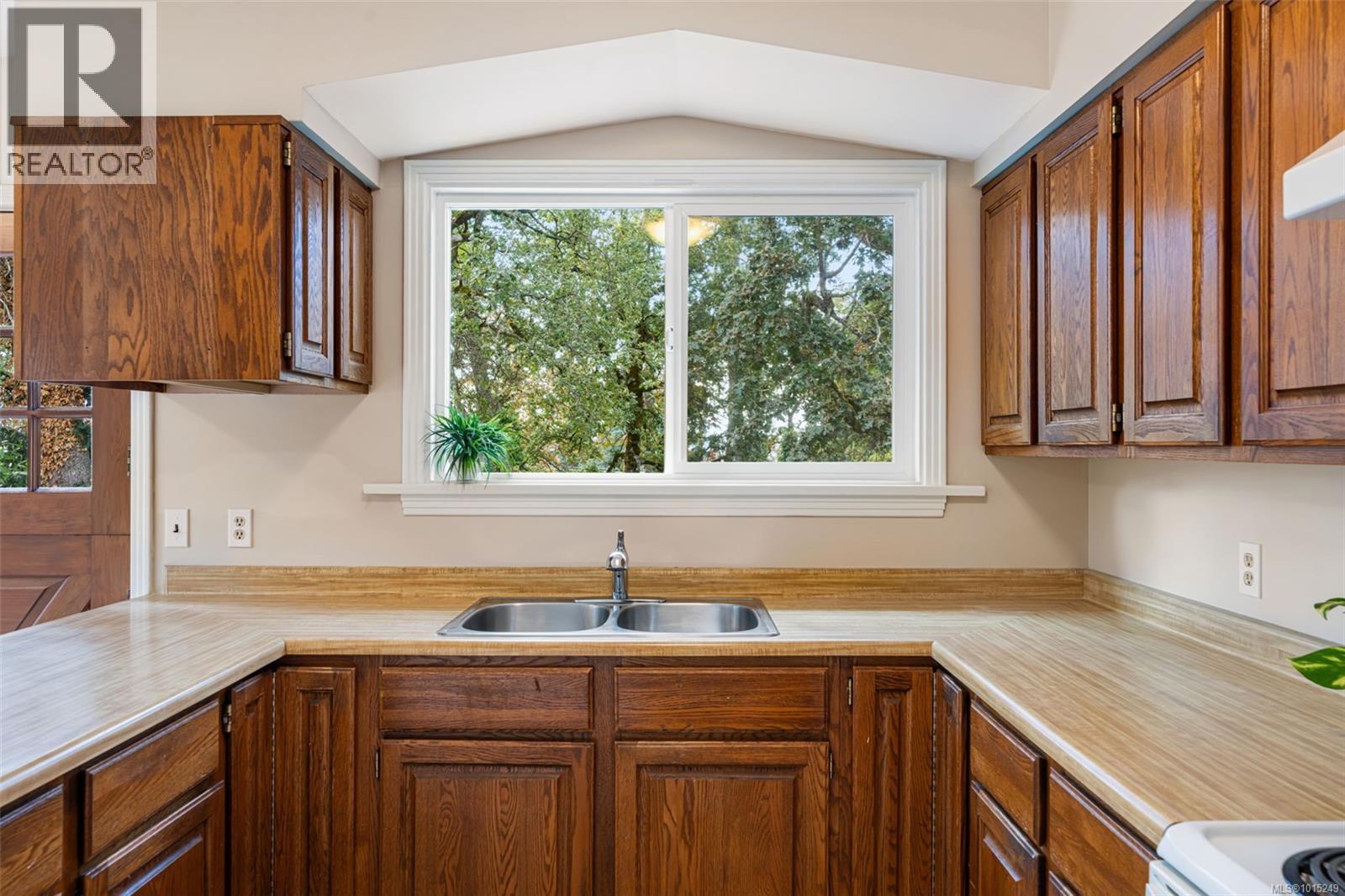 1075 Burnside Rd W, Saanich