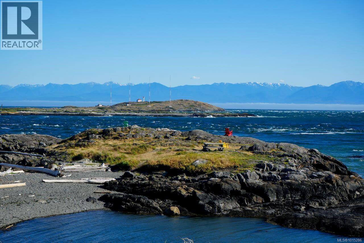  2473 Plumer Street, Oak Bay