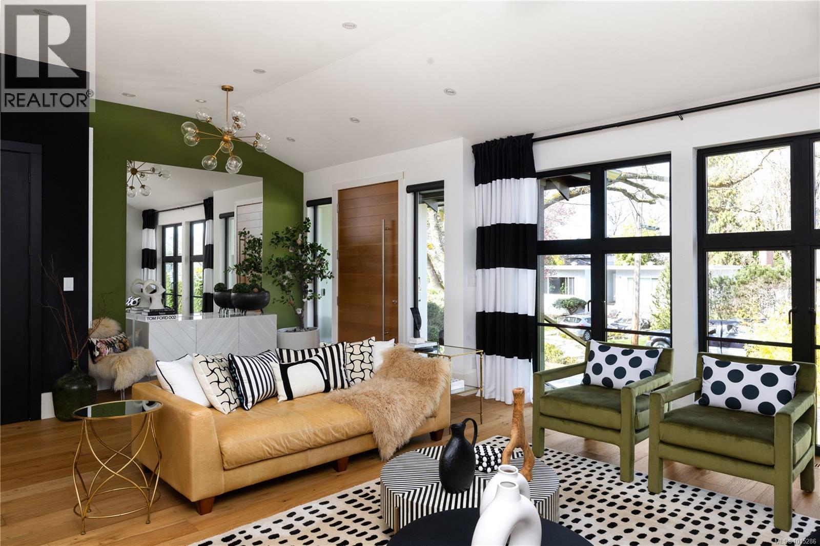  2473 Plumer Street, Oak Bay