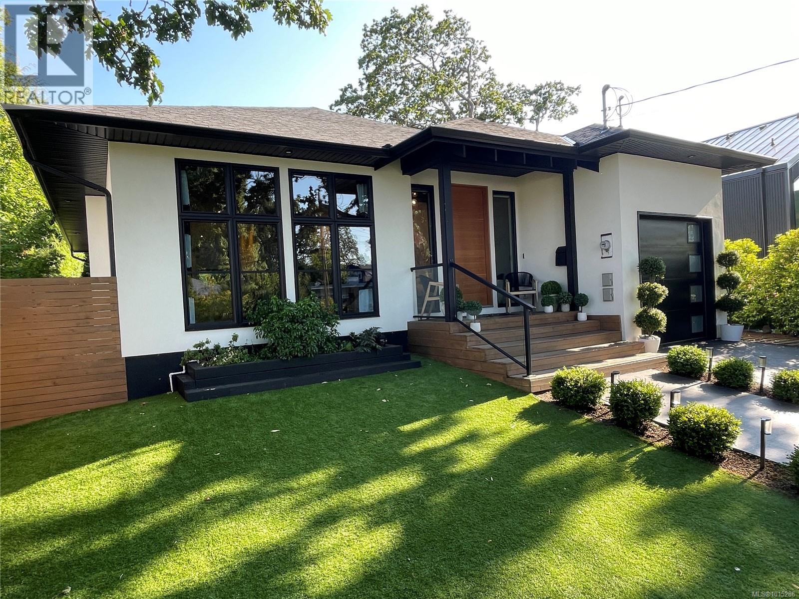  2473 Plumer Street, Oak Bay