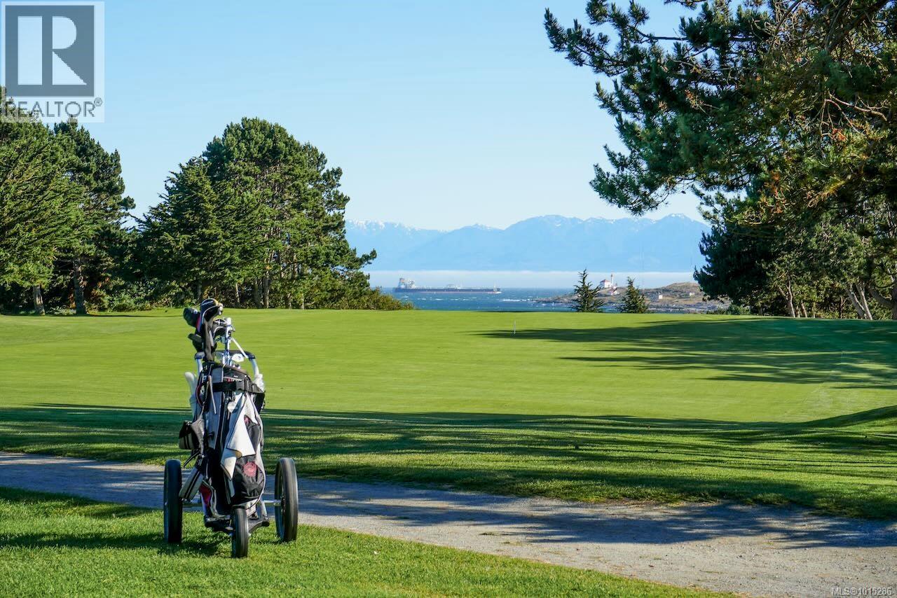  2473 Plumer Street, Oak Bay