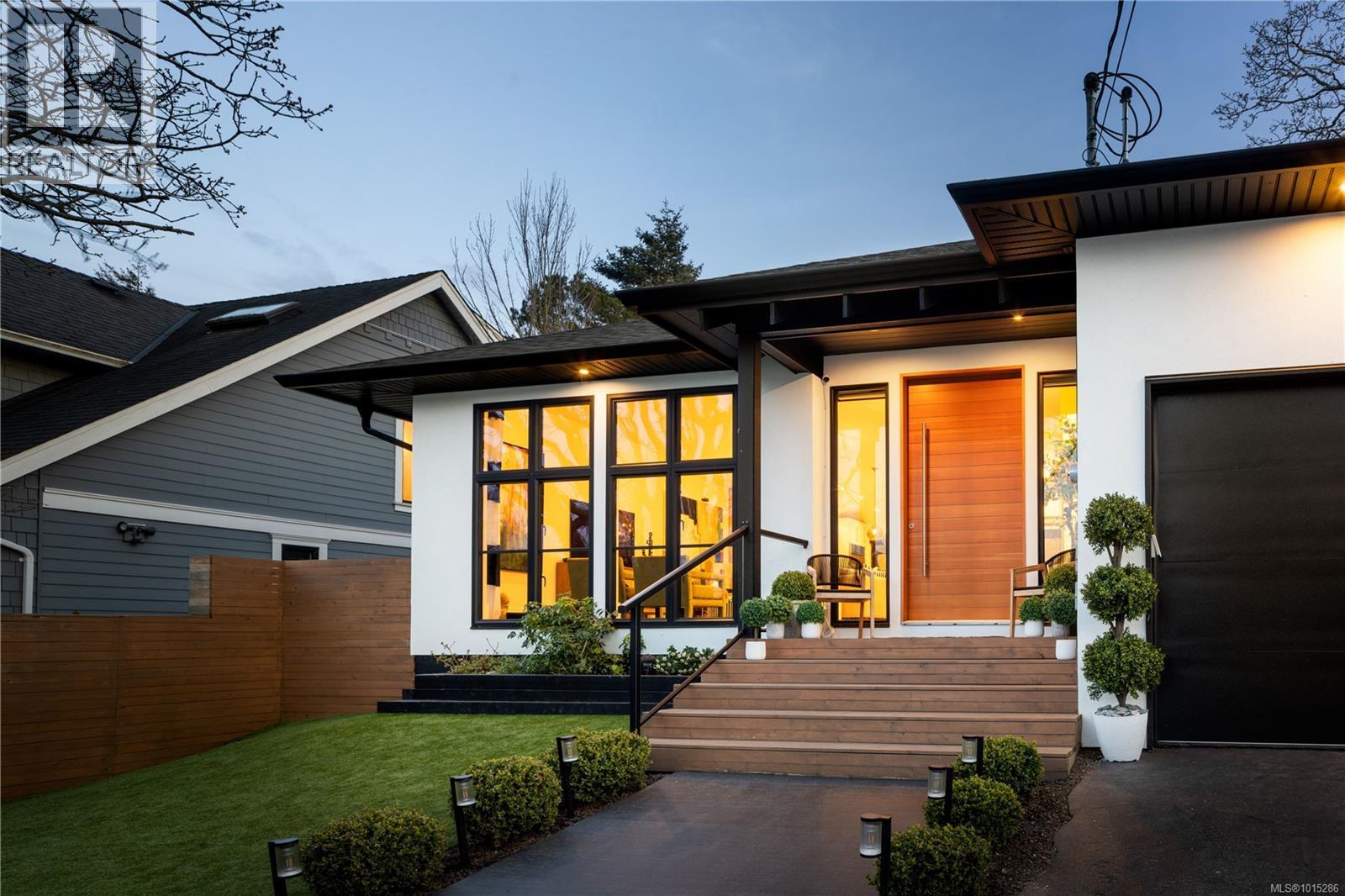  2473 Plumer Street, Oak Bay