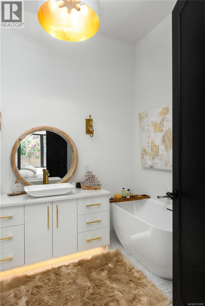 2473 Plumer Street, Oak Bay