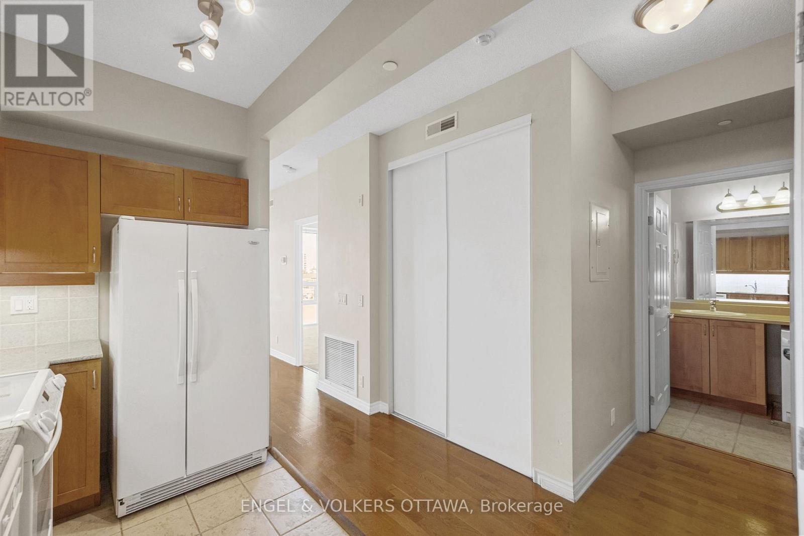 Main bathroom and lots of storage off entry