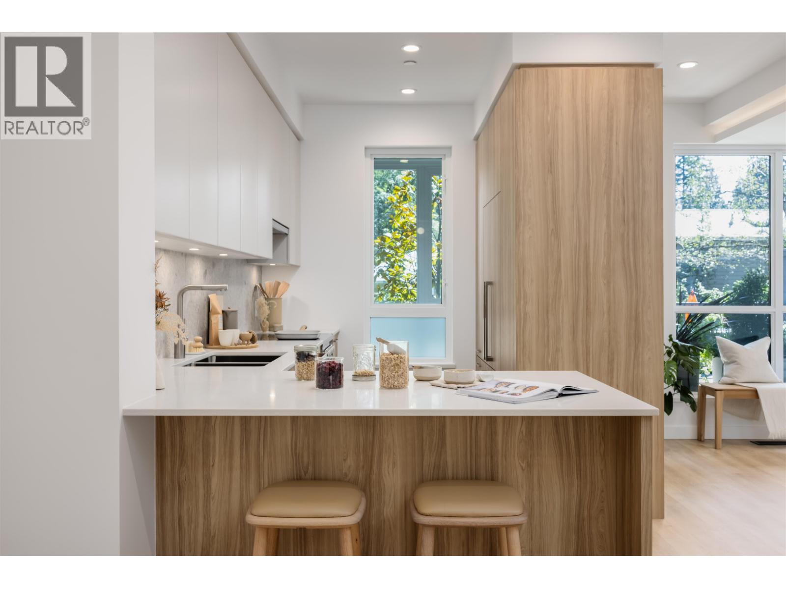 105 2322 EMERY COURT, North Vancouver