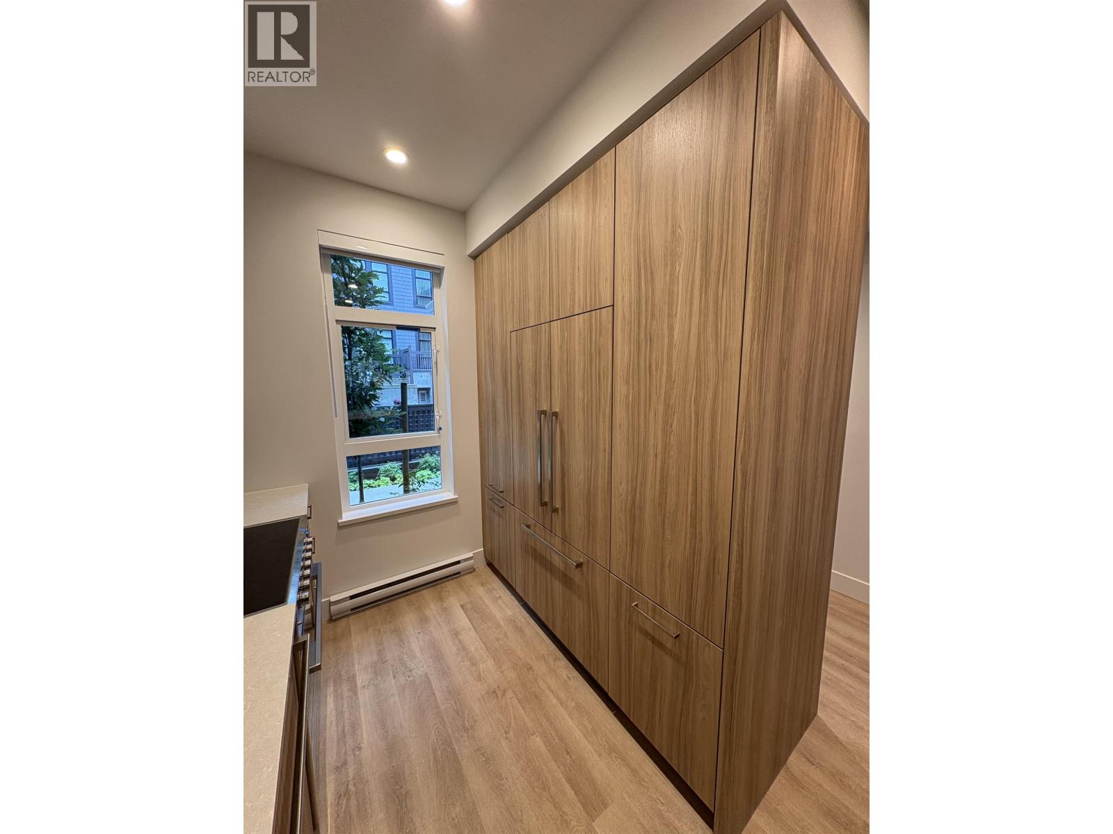 105 2322 EMERY COURT, North Vancouver