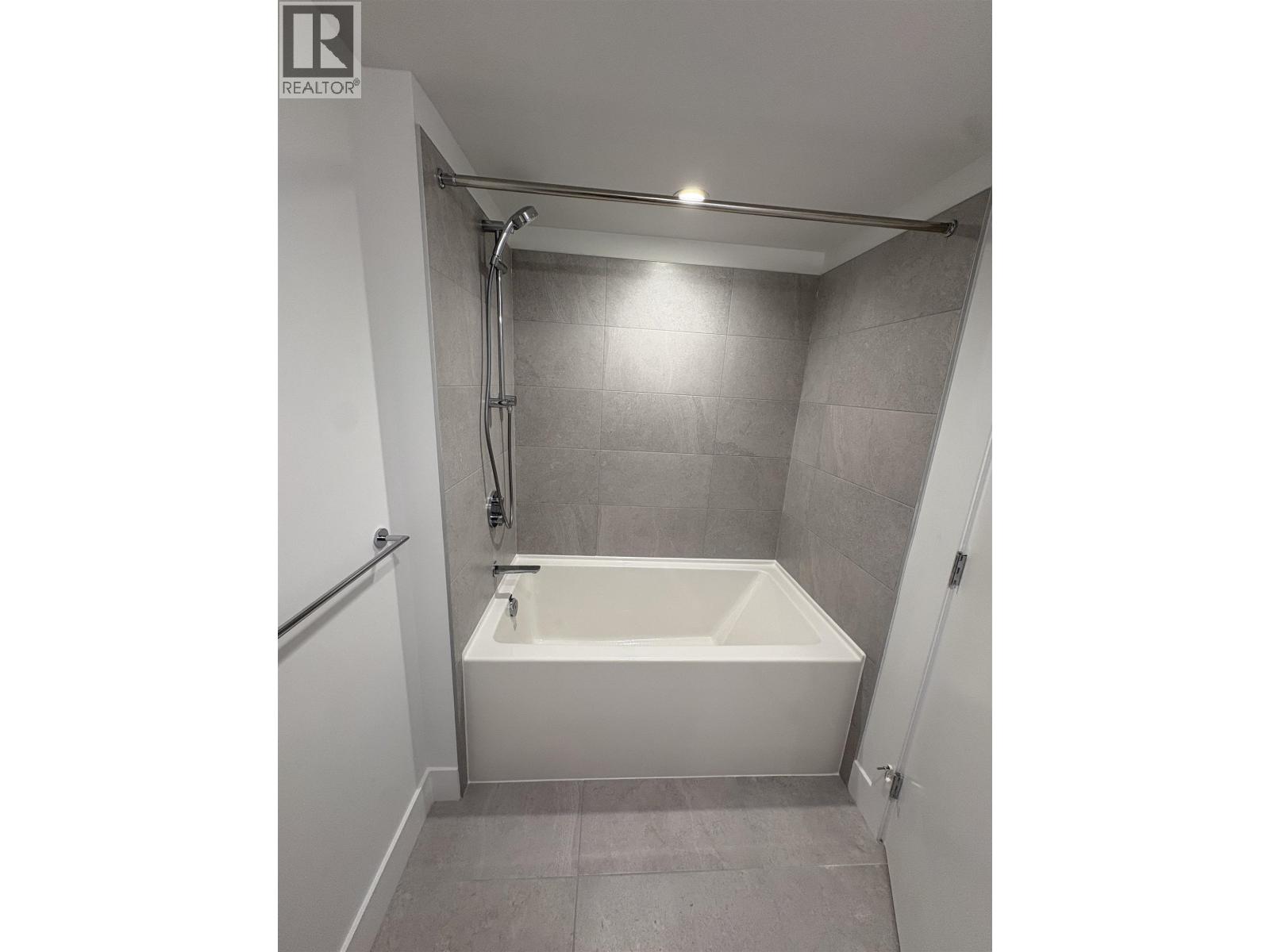 105 2322 EMERY COURT, North Vancouver