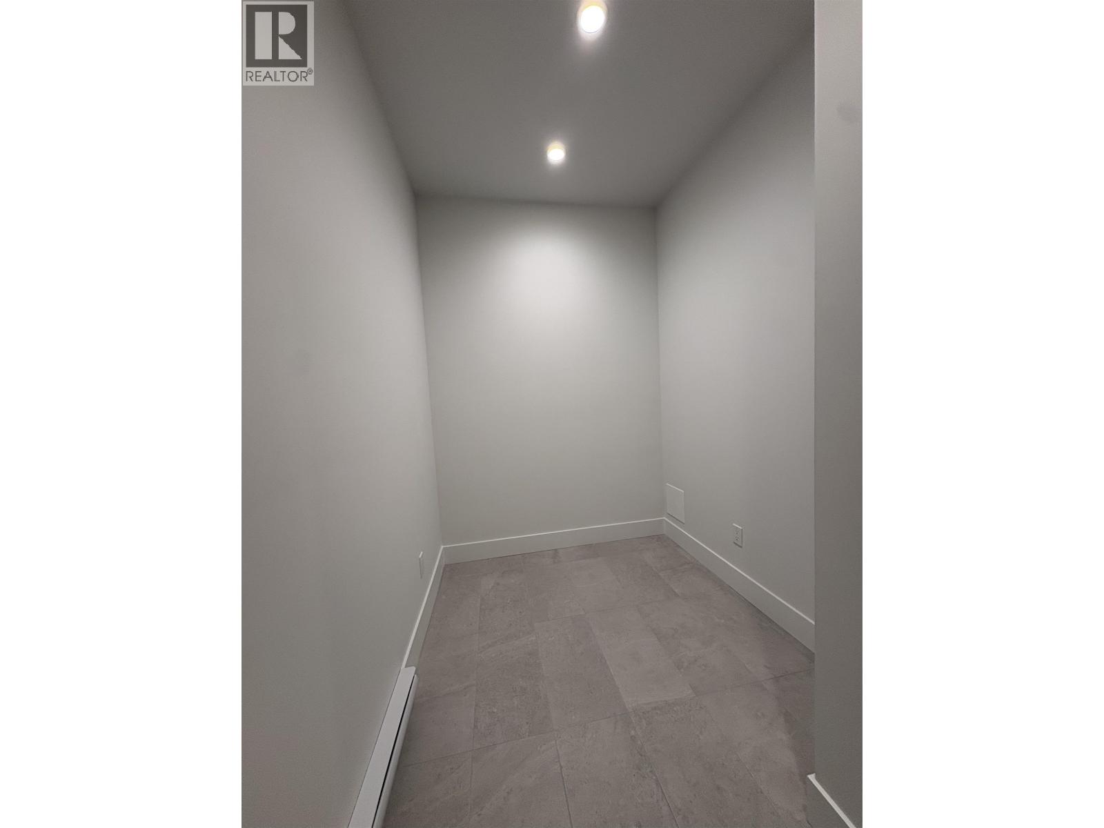105 2322 EMERY COURT, North Vancouver