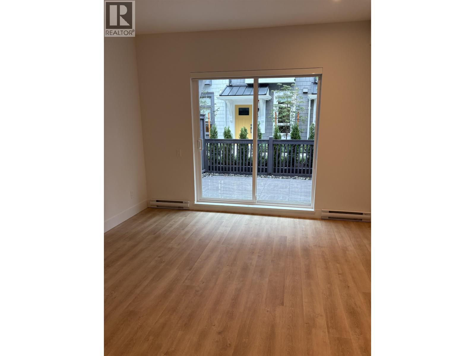 105 2322 EMERY COURT, North Vancouver