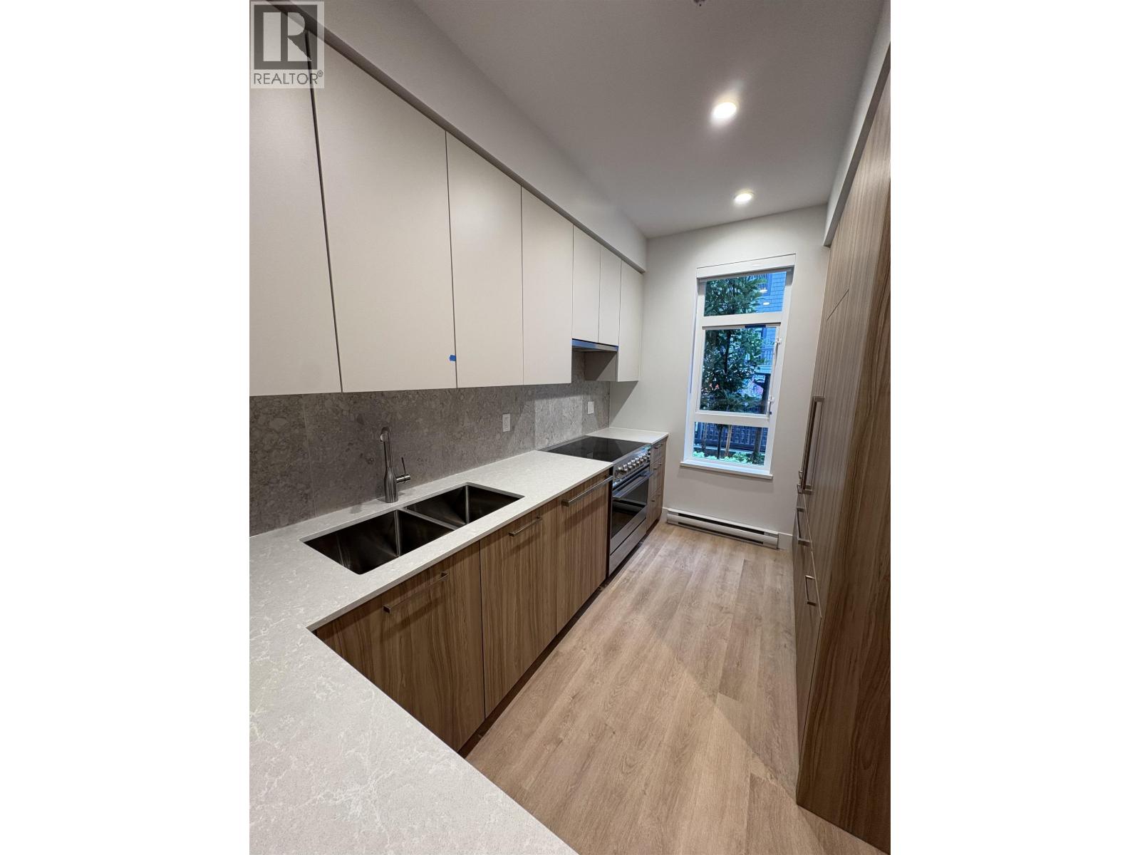 105 2322 EMERY COURT, North Vancouver