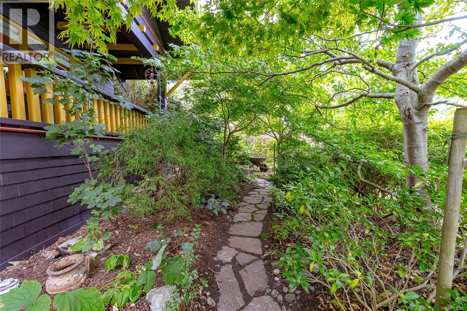  1319 Point Street, Victoria