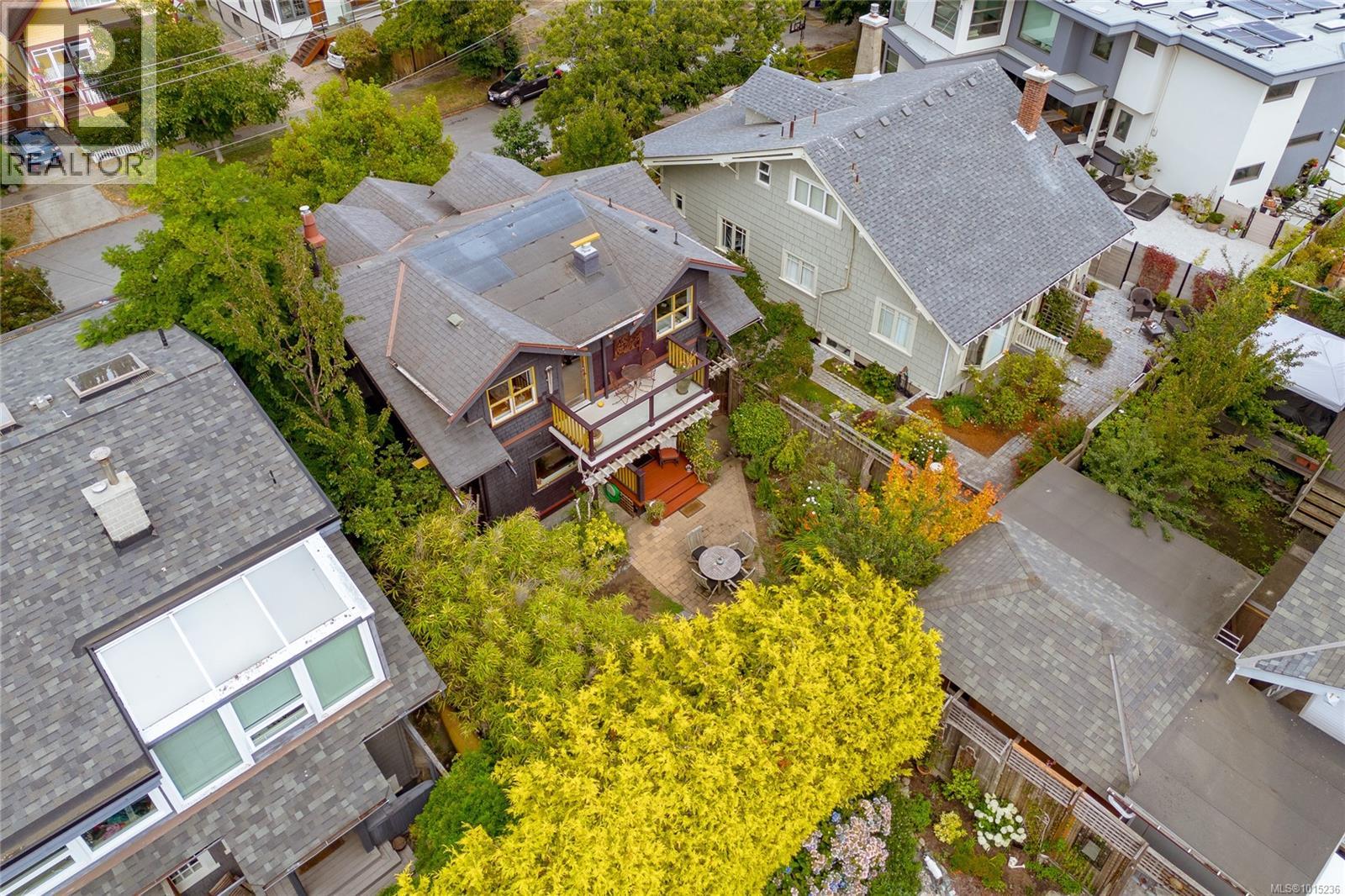  1319 Point Street, Victoria