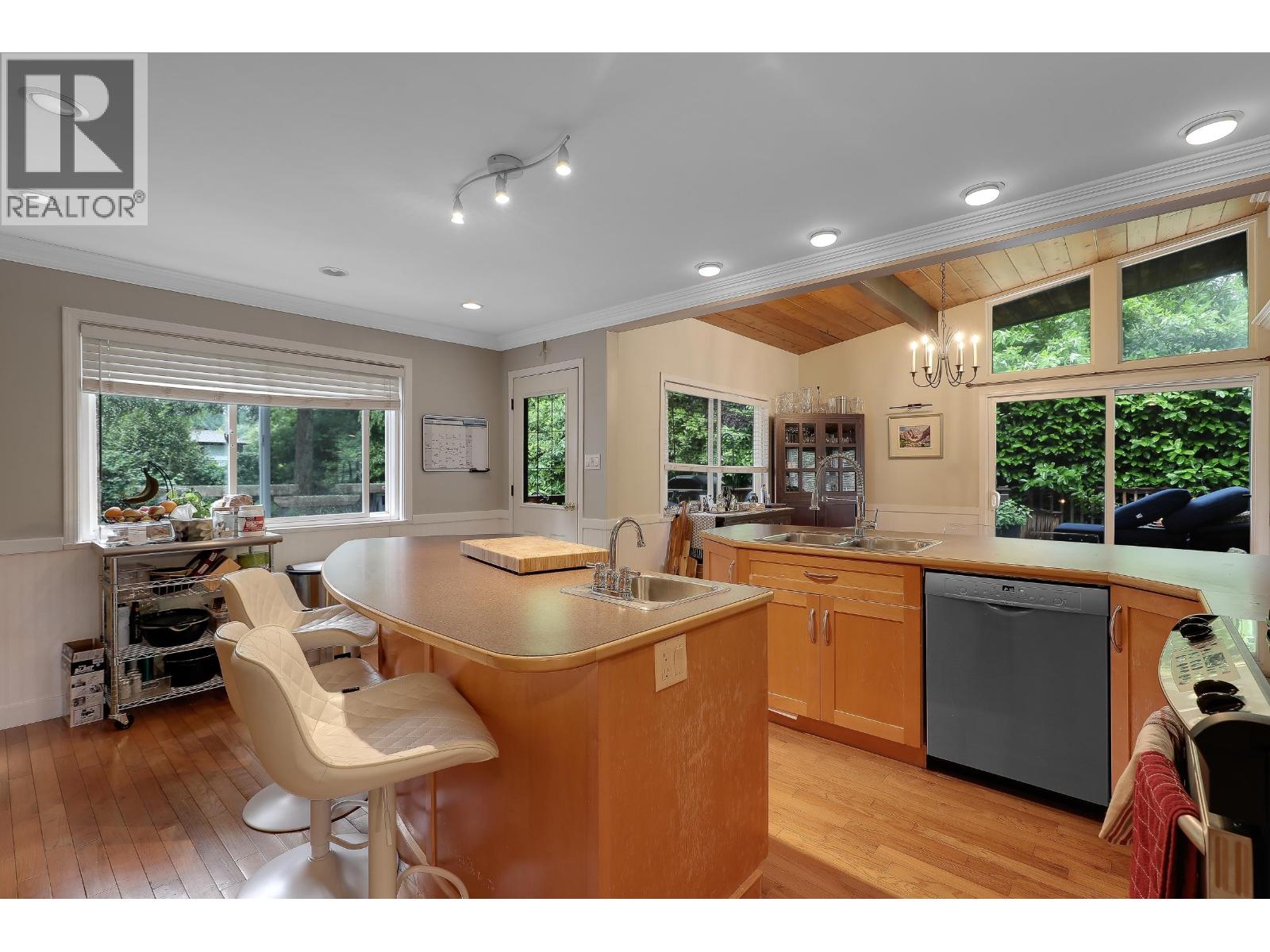 5156 8A Avenue, Delta