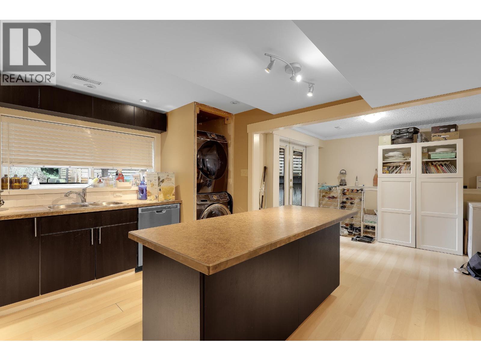 5156 8A Avenue, Delta