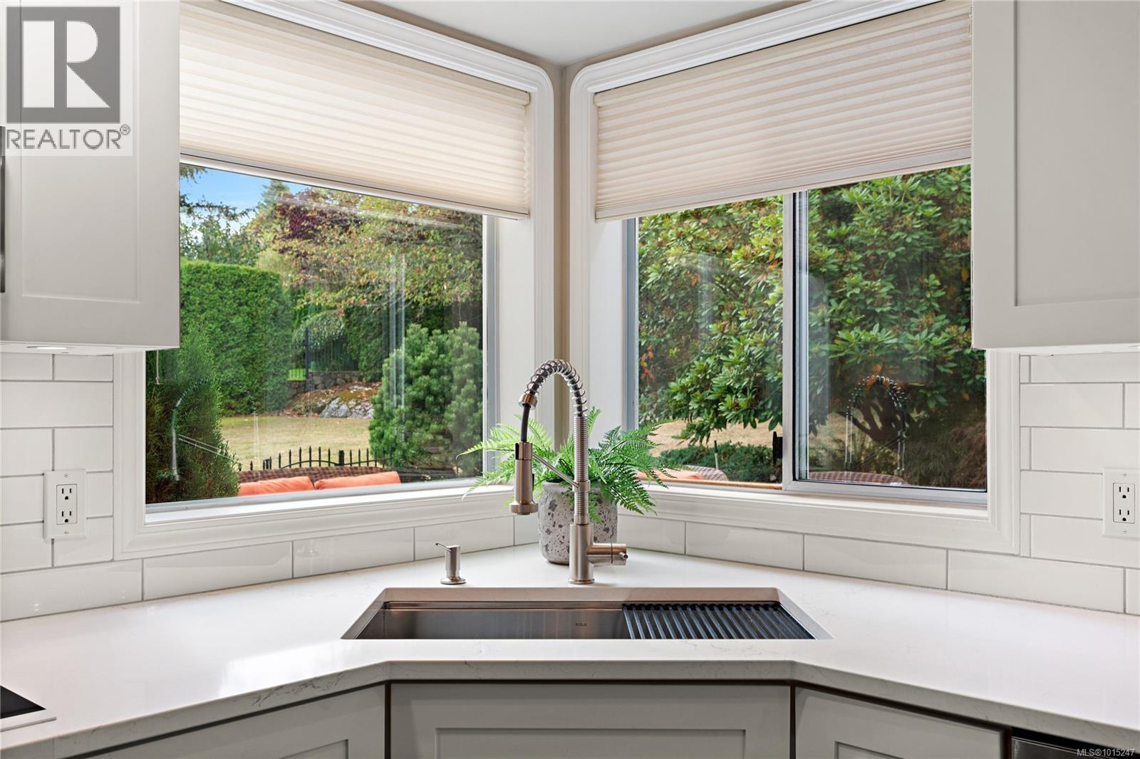 8650 Richland Pl, North Saanich
