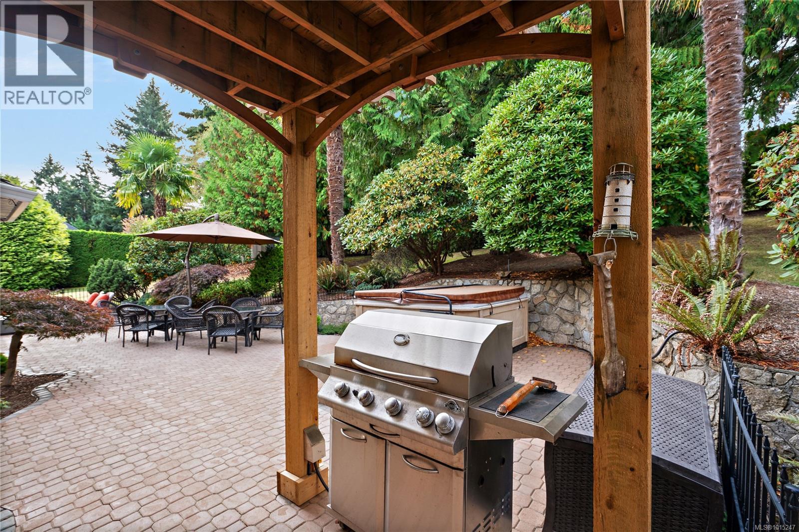 8650 Richland Pl, North Saanich