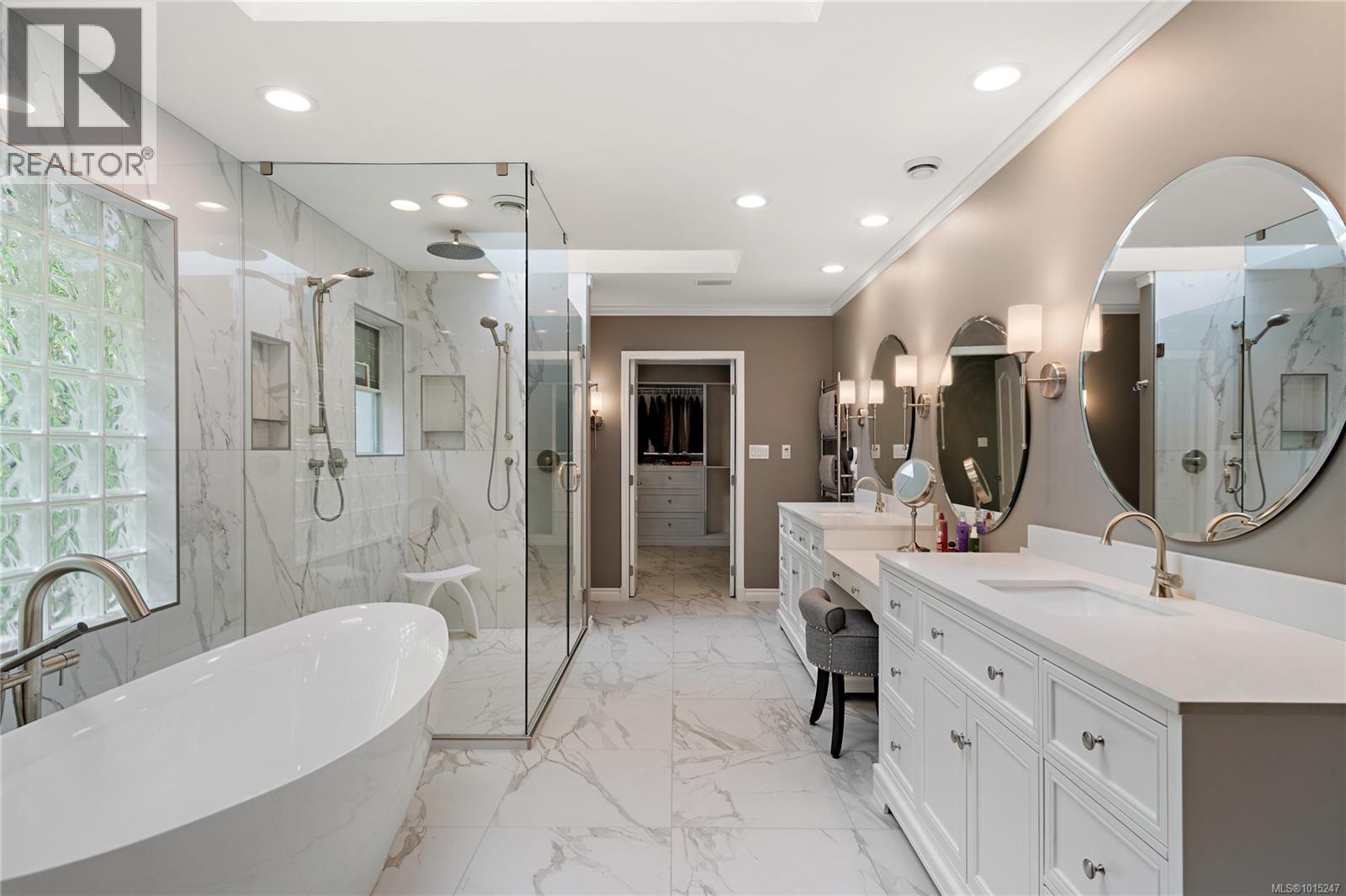 8650 Richland Pl, North Saanich