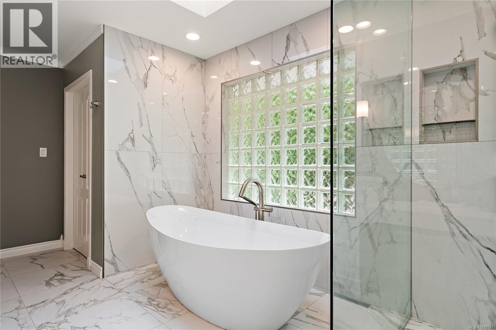 8650 Richland Pl, North Saanich