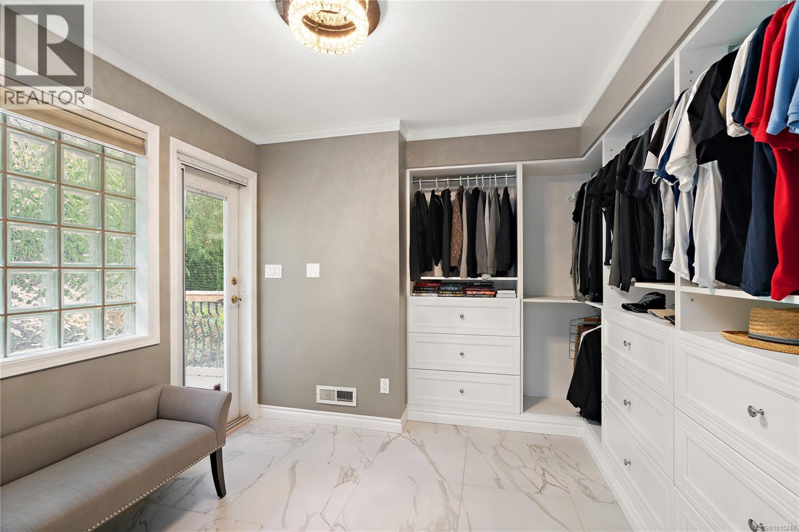 8650 Richland Pl, North Saanich