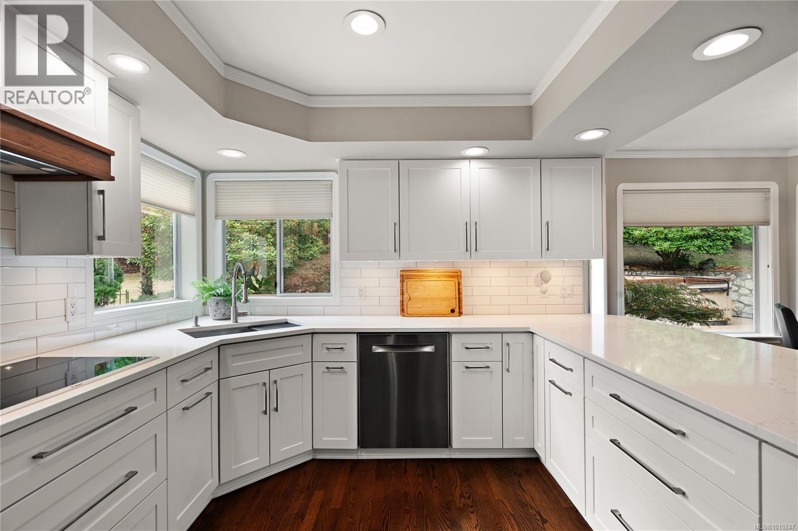 8650 Richland Pl, North Saanich