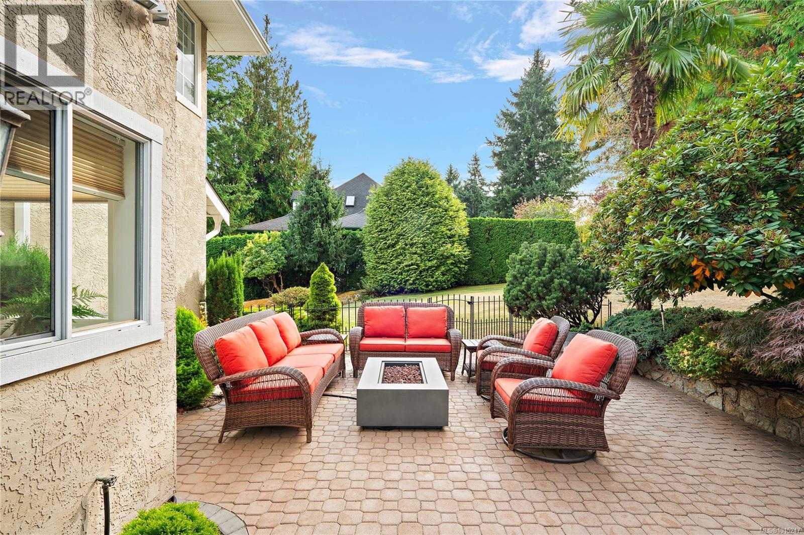 8650 Richland Pl, North Saanich