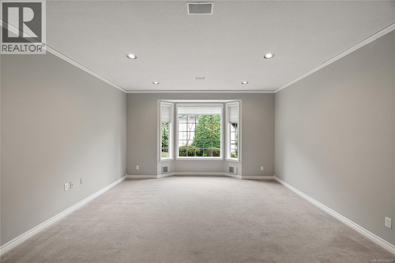 8650 Richland Pl, North Saanich