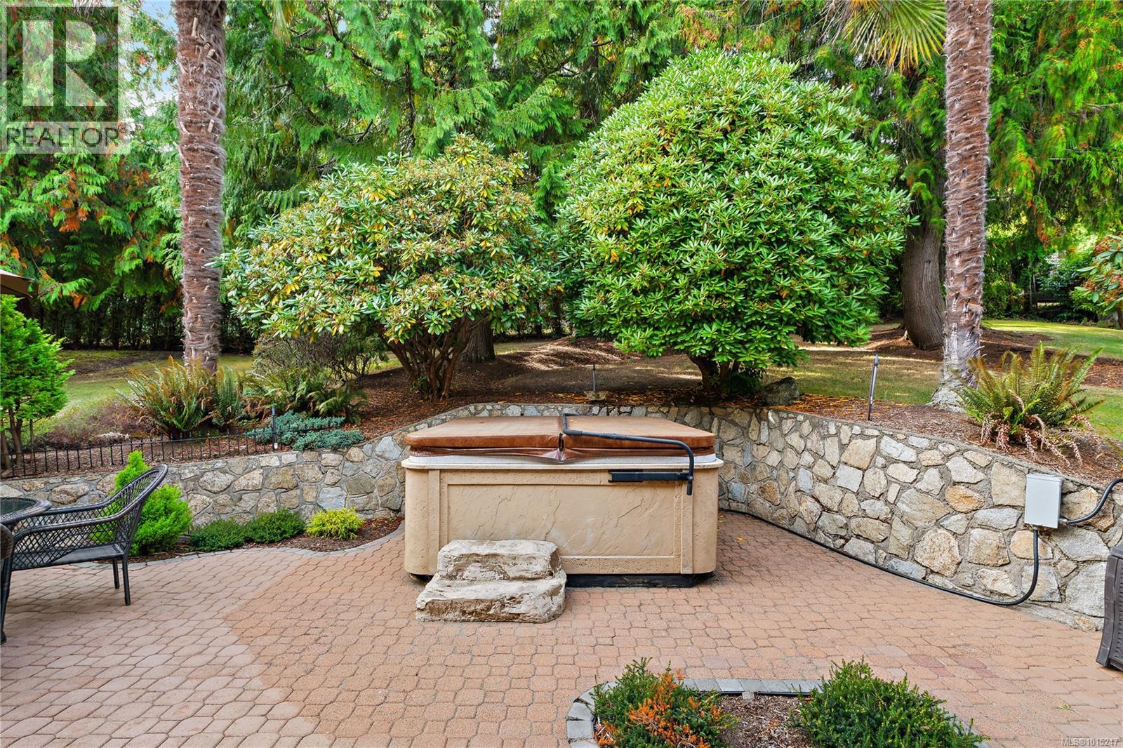 8650 Richland Pl, North Saanich