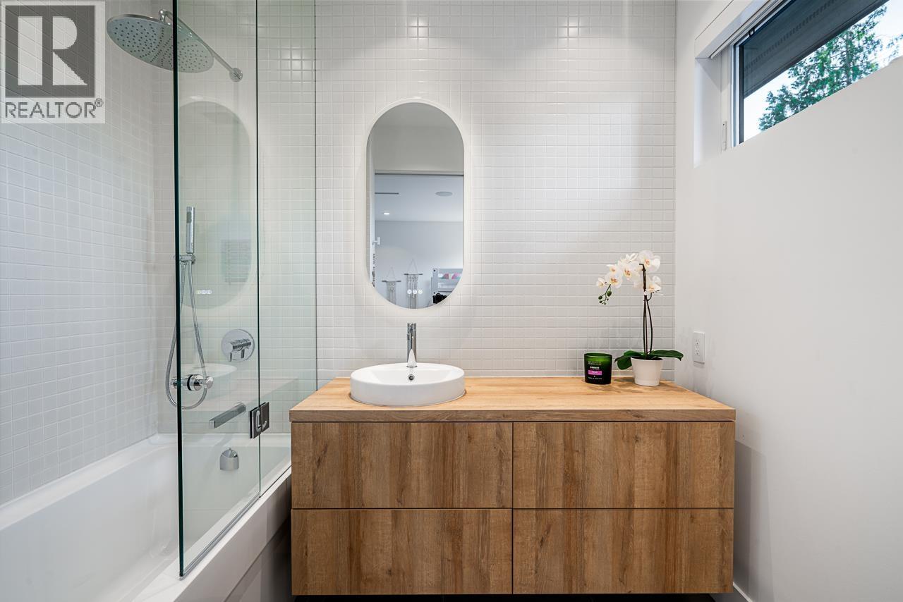4415 STONE CRESCENT, West Vancouver