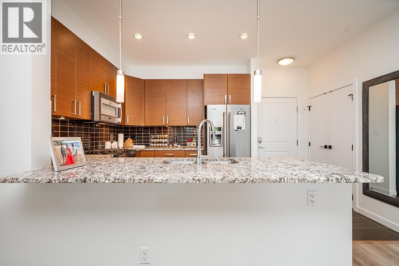 202 288 HAMPTON STREET, New Westminster