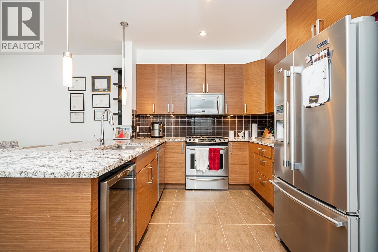202 288 HAMPTON STREET, New Westminster