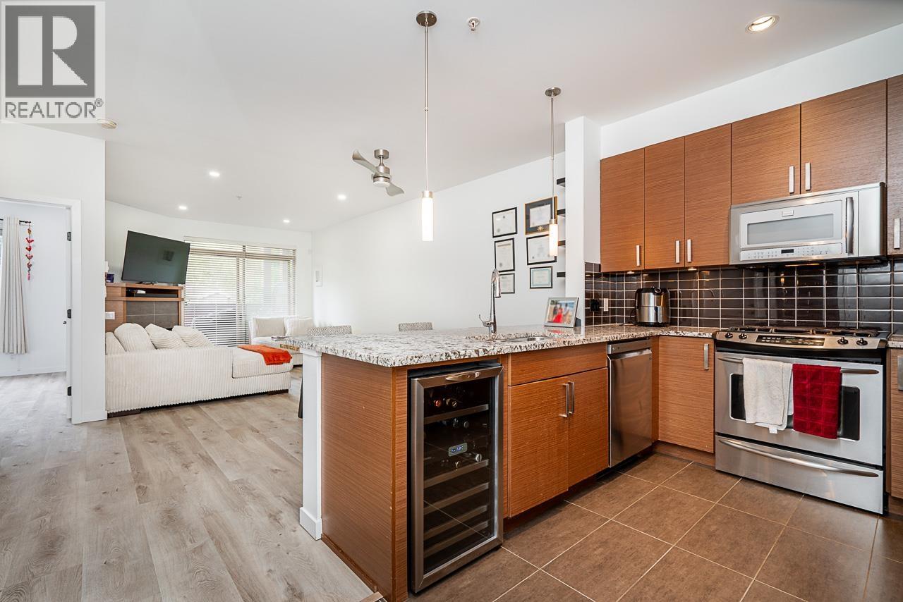202 288 HAMPTON STREET, New Westminster