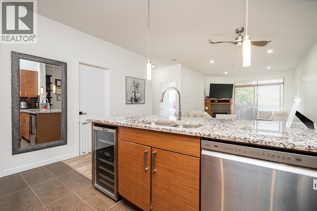 202 288 HAMPTON STREET, New Westminster