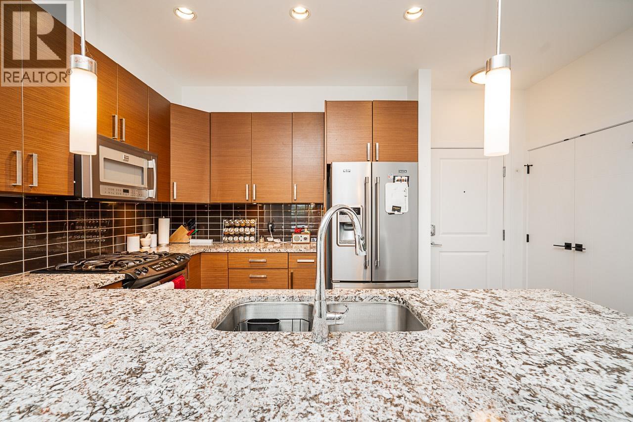202 288 HAMPTON STREET, New Westminster