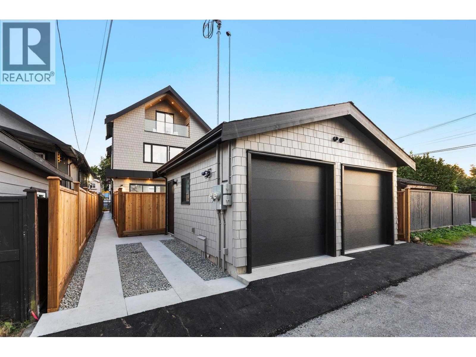 1 2435 NAPIER STREET, Vancouver
