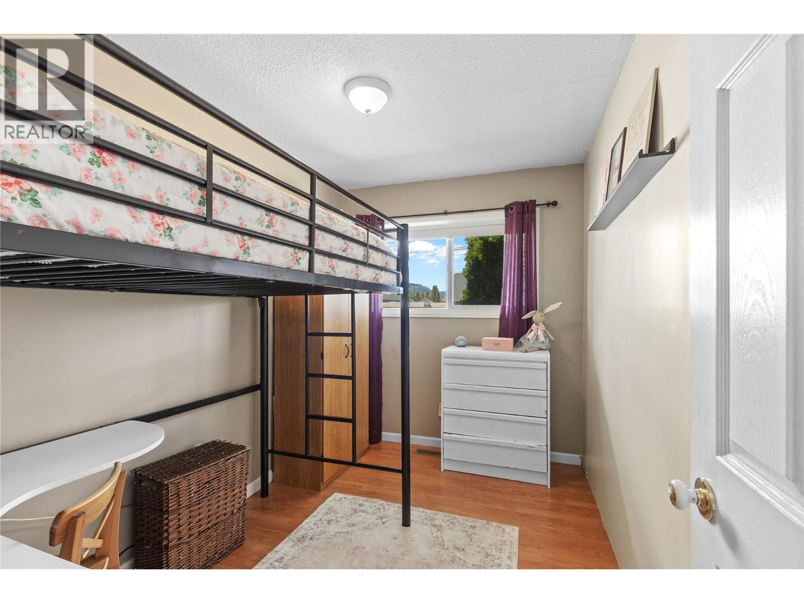 3735 Patten Crescent, Armstrong