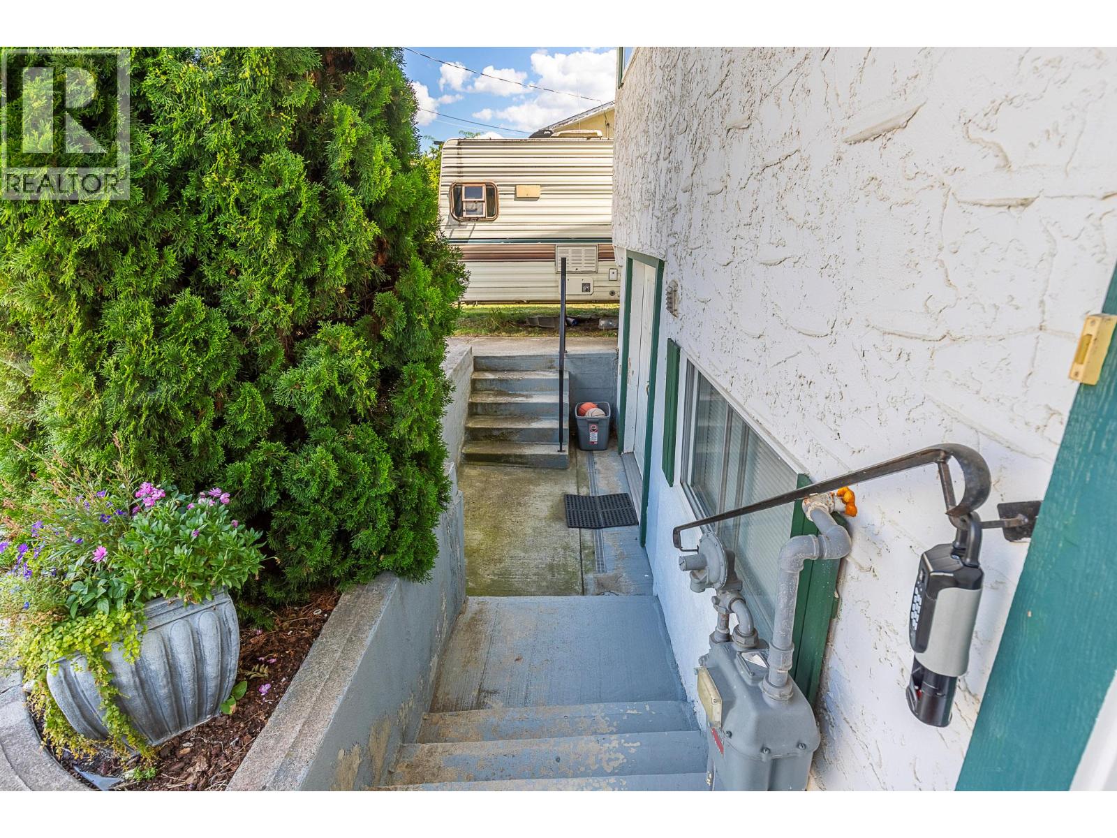 3735 Patten Crescent, Armstrong