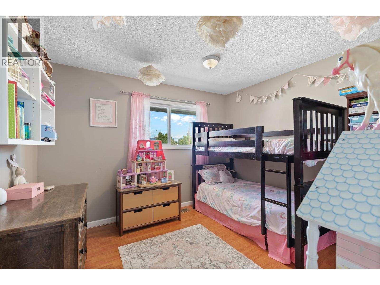 3735 Patten Crescent, Armstrong
