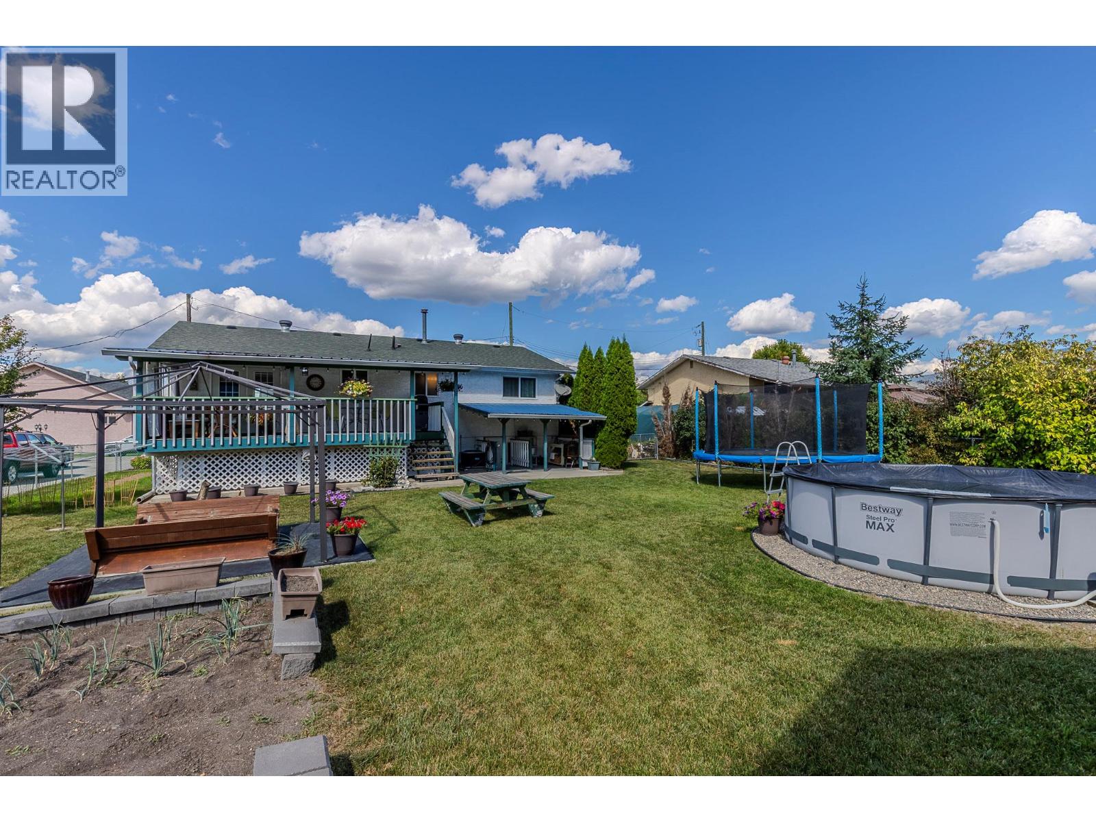 3735 Patten Crescent, Armstrong