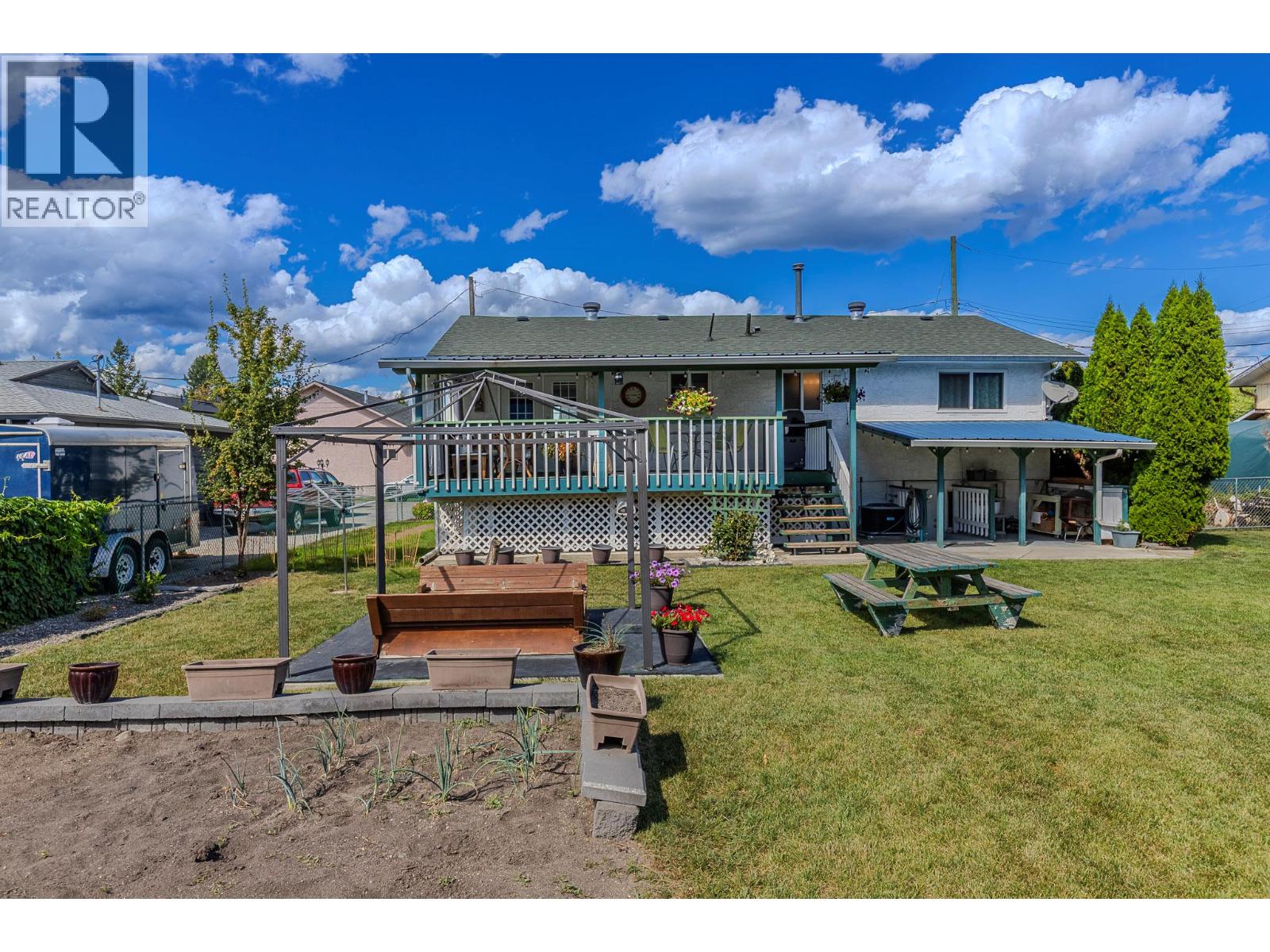3735 Patten Crescent, Armstrong