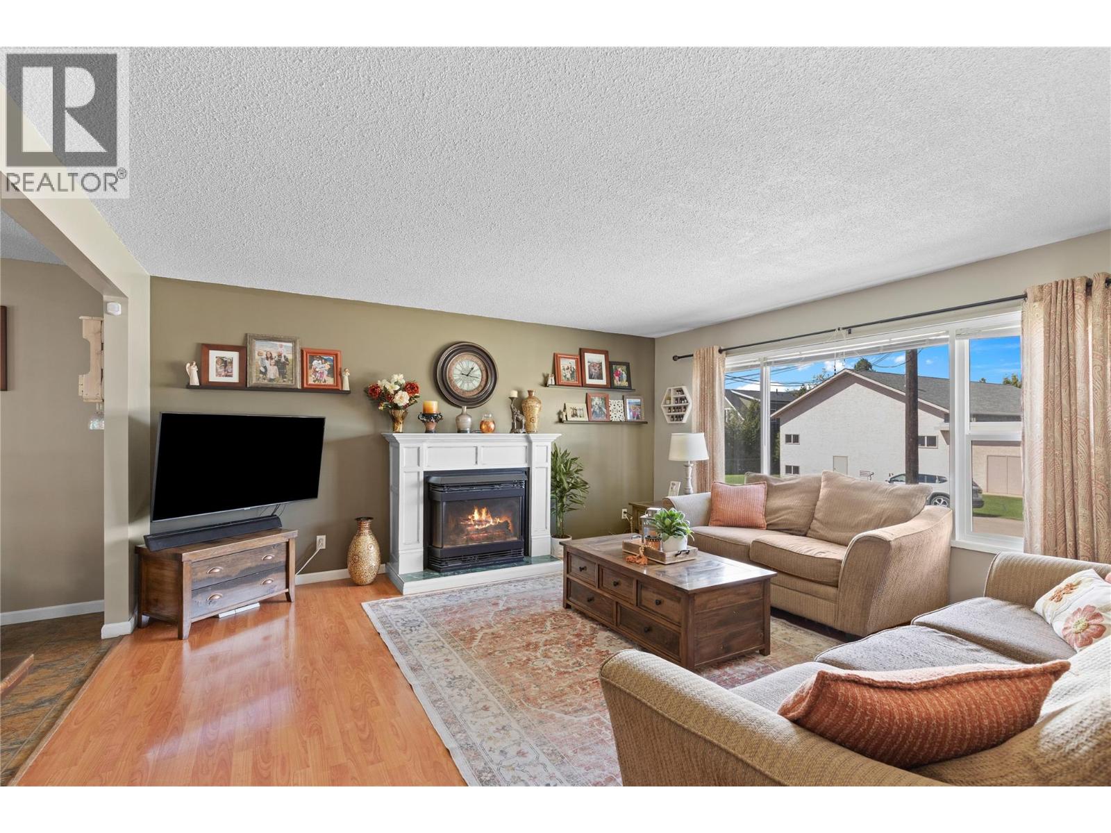 3735 Patten Crescent, Armstrong