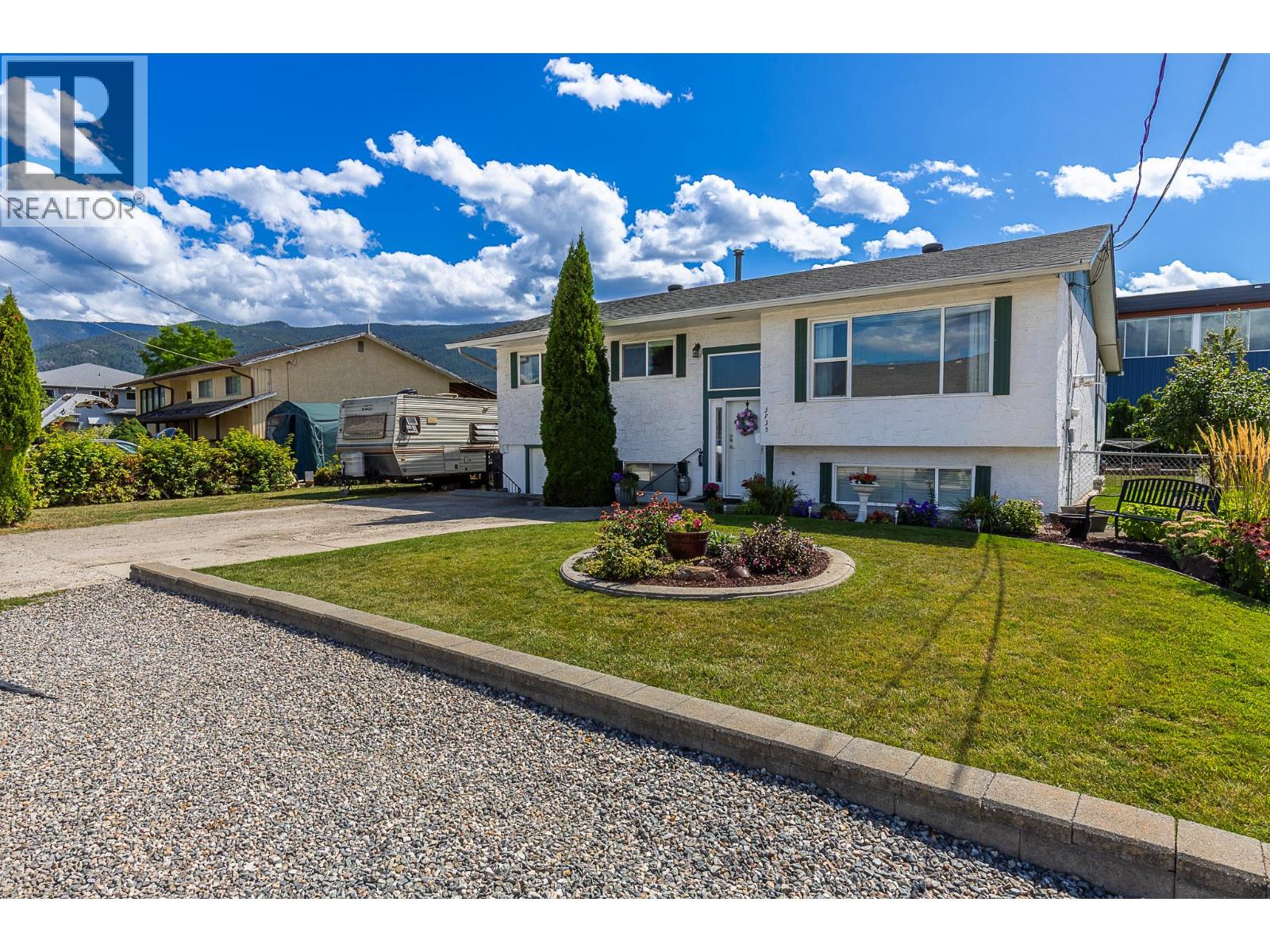 3735 Patten Crescent, Armstrong