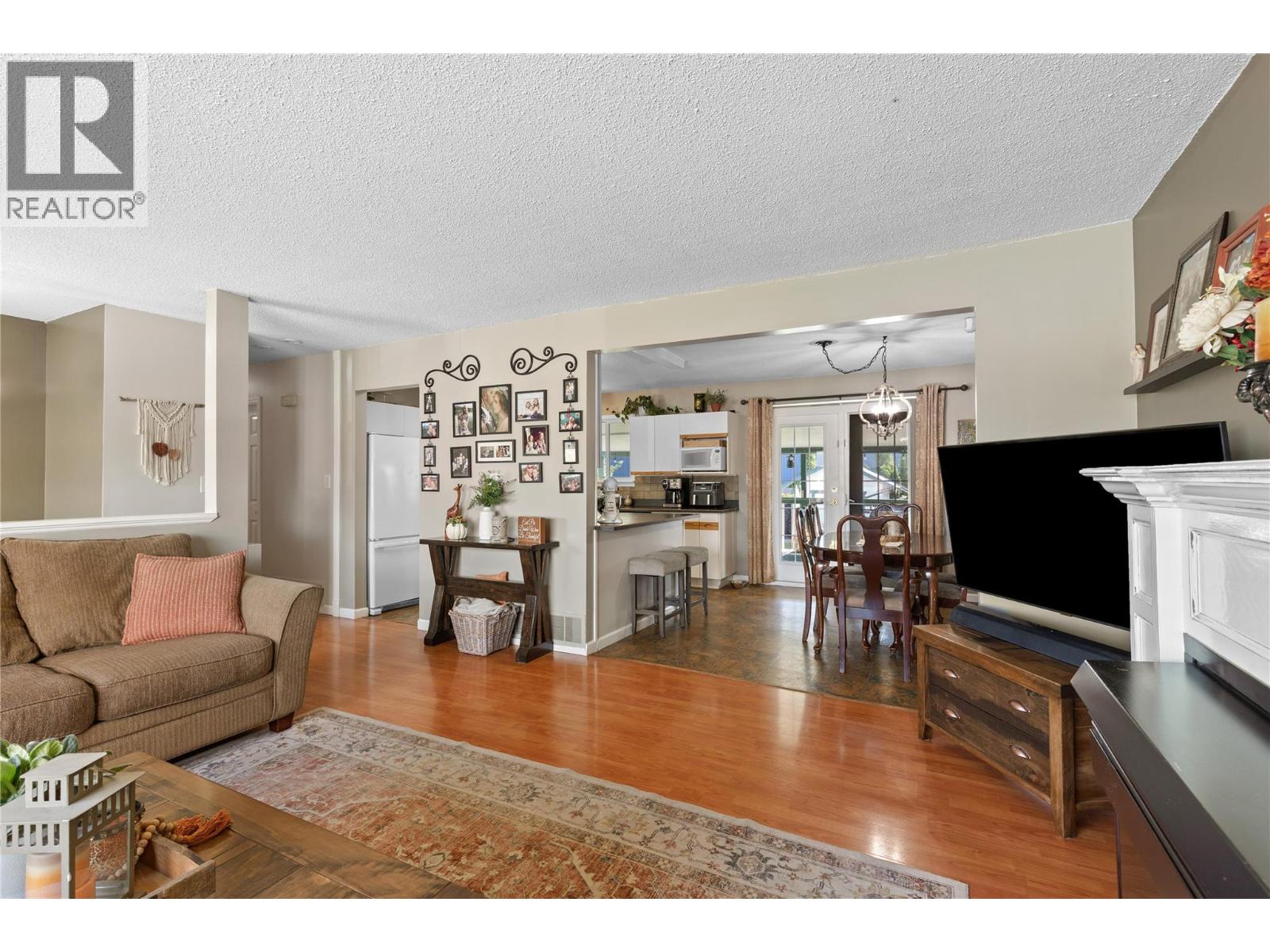 3735 Patten Crescent, Armstrong