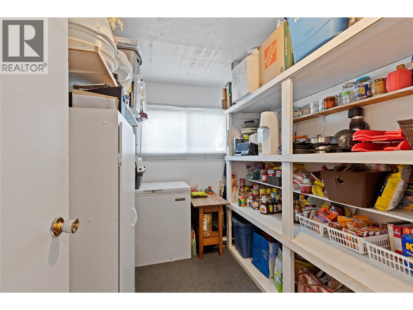 3735 Patten Crescent, Armstrong